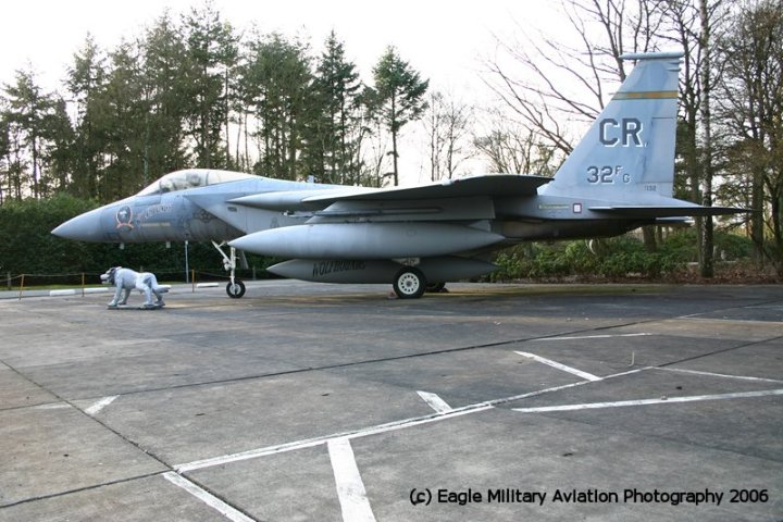 2006 EHSB 32nd FS F-15A 74-0083 left.jpg